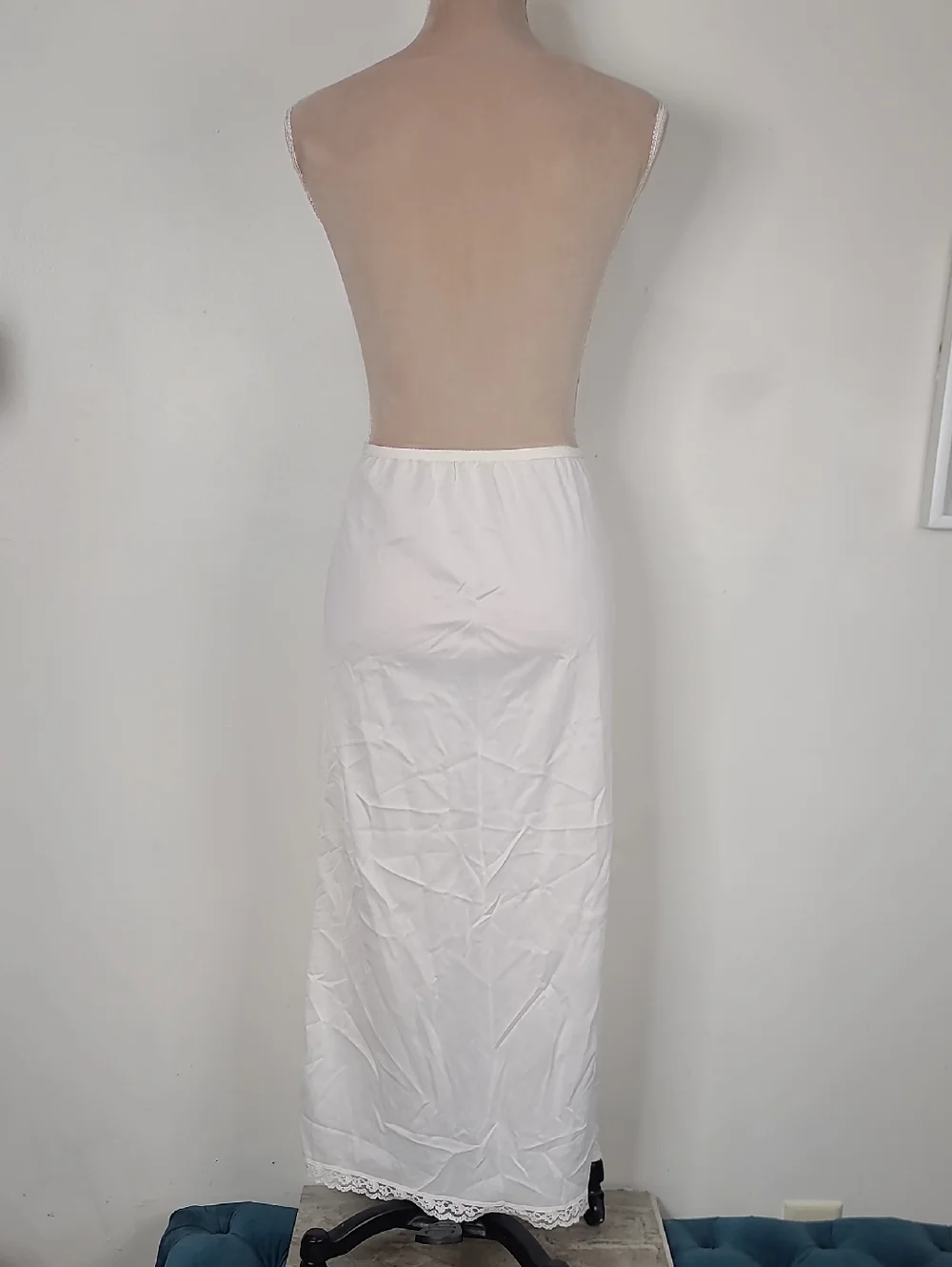Vintage Oplalaire White Nylon Chantilly Lace Trim Kick Slit Long Half Slip M - Picture 3 of 13